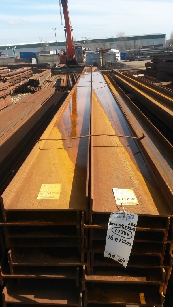 12.200 Mtr 305 mm x 102 mm x 25 Kg/m Steel Beam / ub Universal Beam