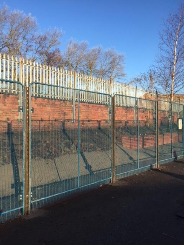 Fence Panels Used 3.000mtr High Blue - Price Per Linear Metre - Polmil ...