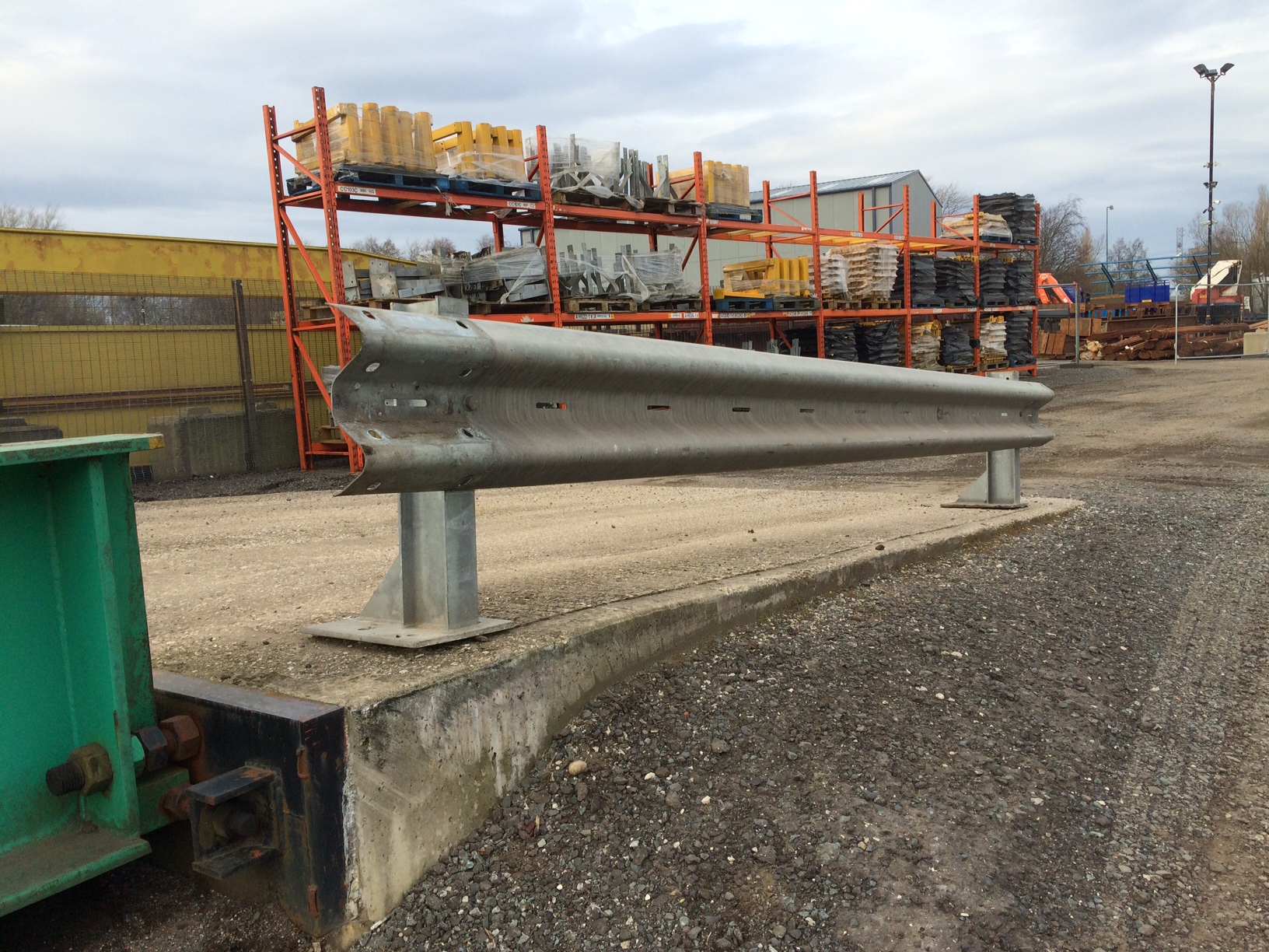 Used 4.300 O/a Overall Length 4.000 Mtr Armco Crash Barrier Crash