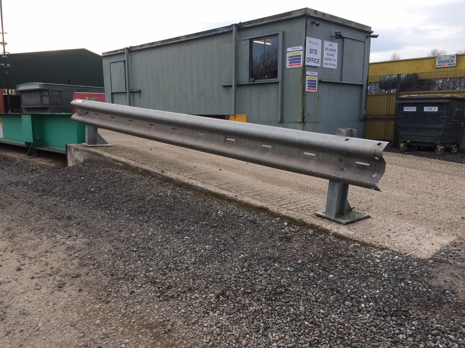 Used 4.300 O/a Overall Length 4.000 Mtr Armco Crash Barrier Crash